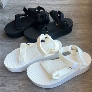 NWT SET OF 2 Teva Women’s Flatform Universal Sandals in Black and White Size 7